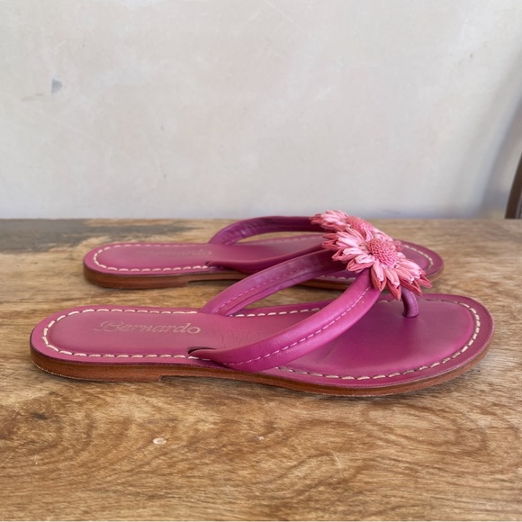 BERNARDO Pink Leather Flip Flop Sandals Hand Woven Raffia Flower 7M Spain Cute! - Picture 2 of 12